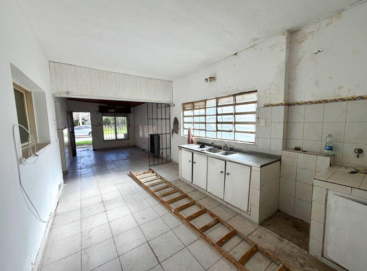 Foto de OPORTUNIDAD - CASA EN VENTA CON MUCHO POTENCIAL, imagen 1