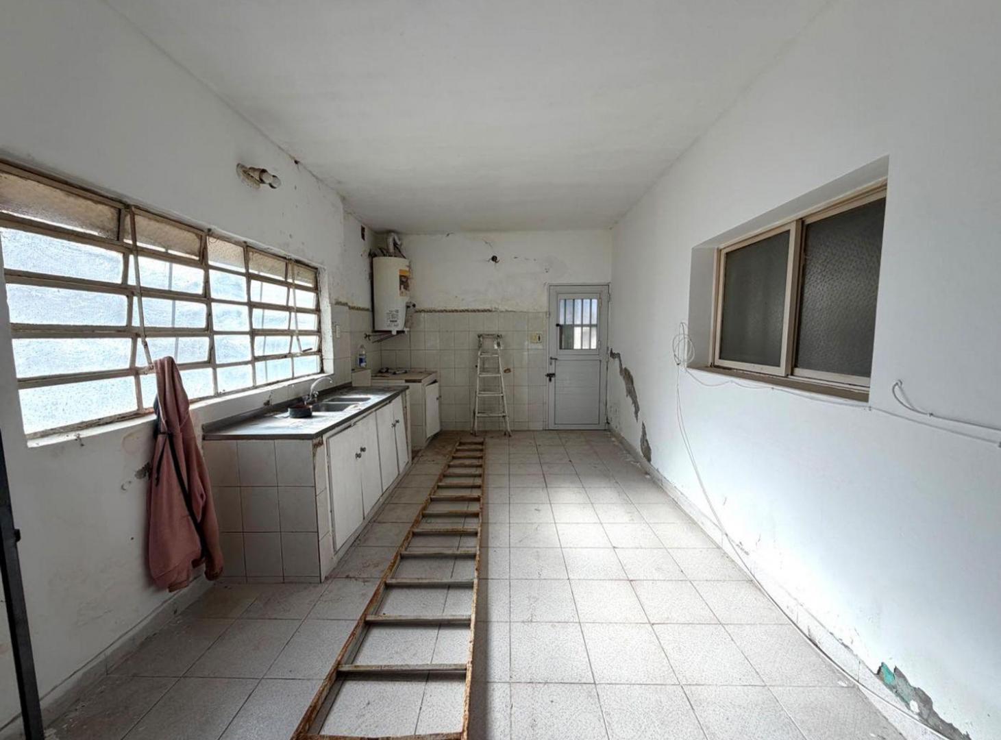 Foto de OPORTUNIDAD - CASA EN VENTA CON MUCHO POTENCIAL, imagen 3