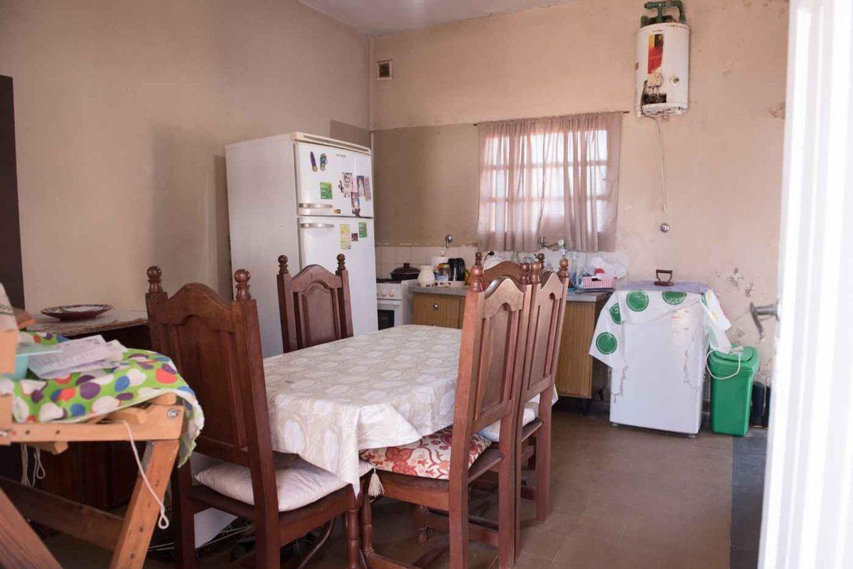 Foto de EN VENTA: OPORTUNIDAD INVERSIÓN: CASA + COCHERAS, imagen 1