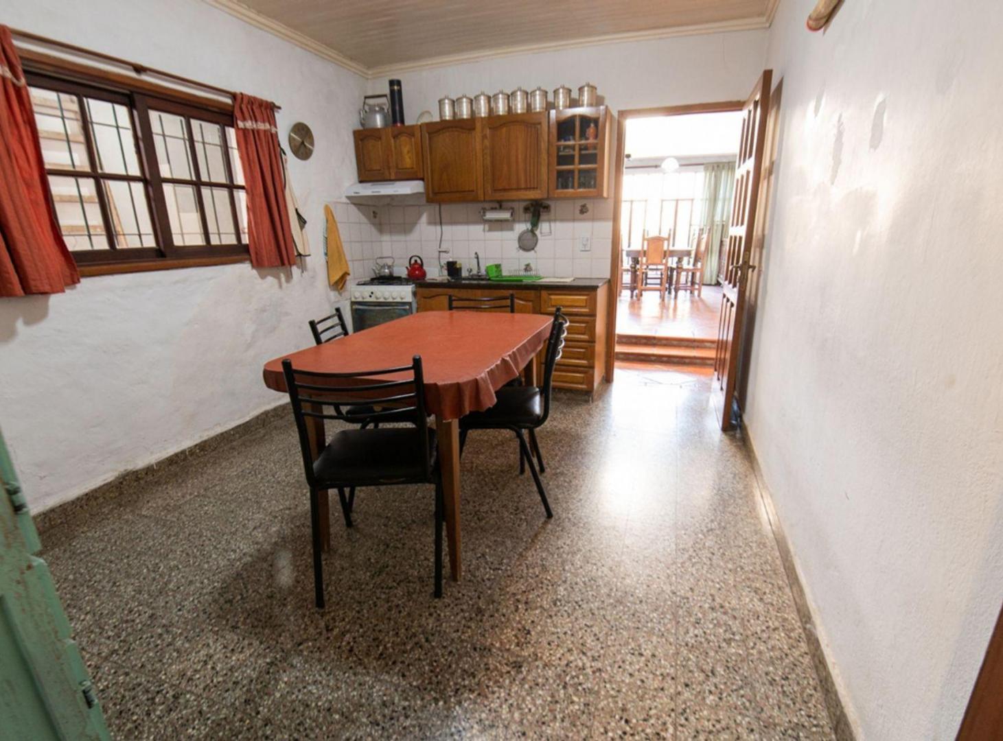 Foto de CASA CON 3 DORMITORIOS Y AMPLIO JARDIN, imagen 5