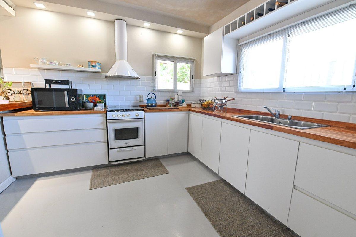 Foto de CASA 3 DORMITORIOS - IMPECABLE, imagen 2