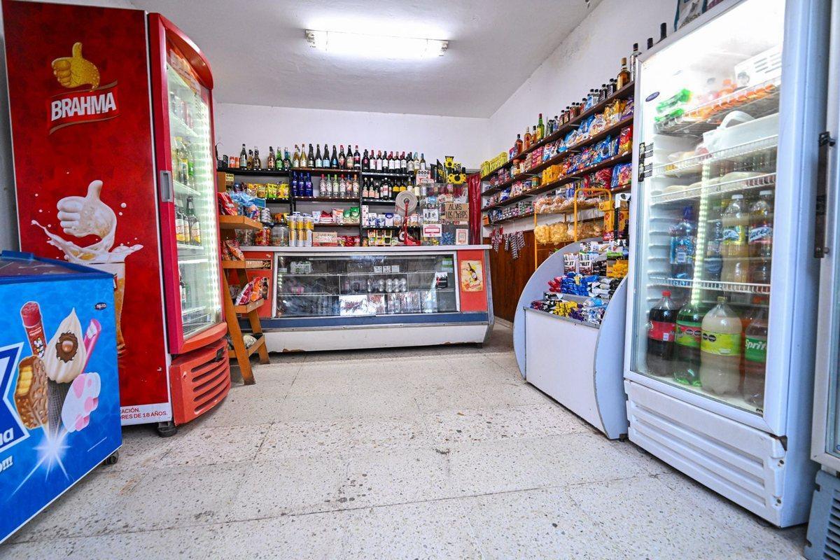 Foto de CASA CON GRAN TERRENO 12,5X43 SOBRE AV SANTA FE, imagen 3