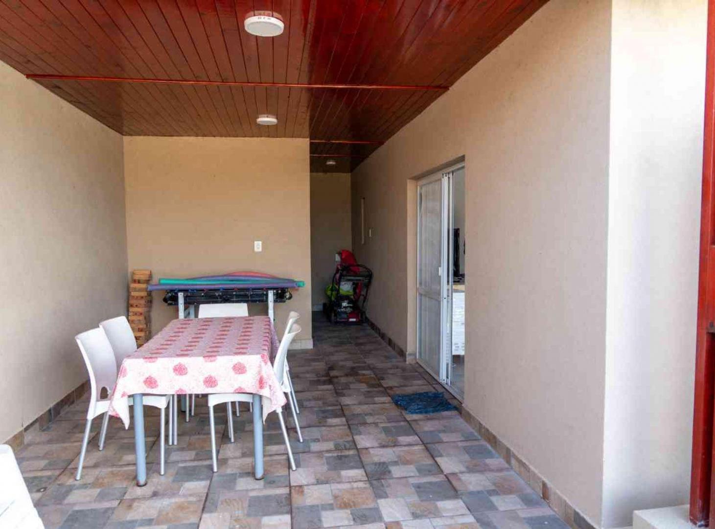 Foto de Se vende propiedad equipada con quincho y pileta., imagen 4