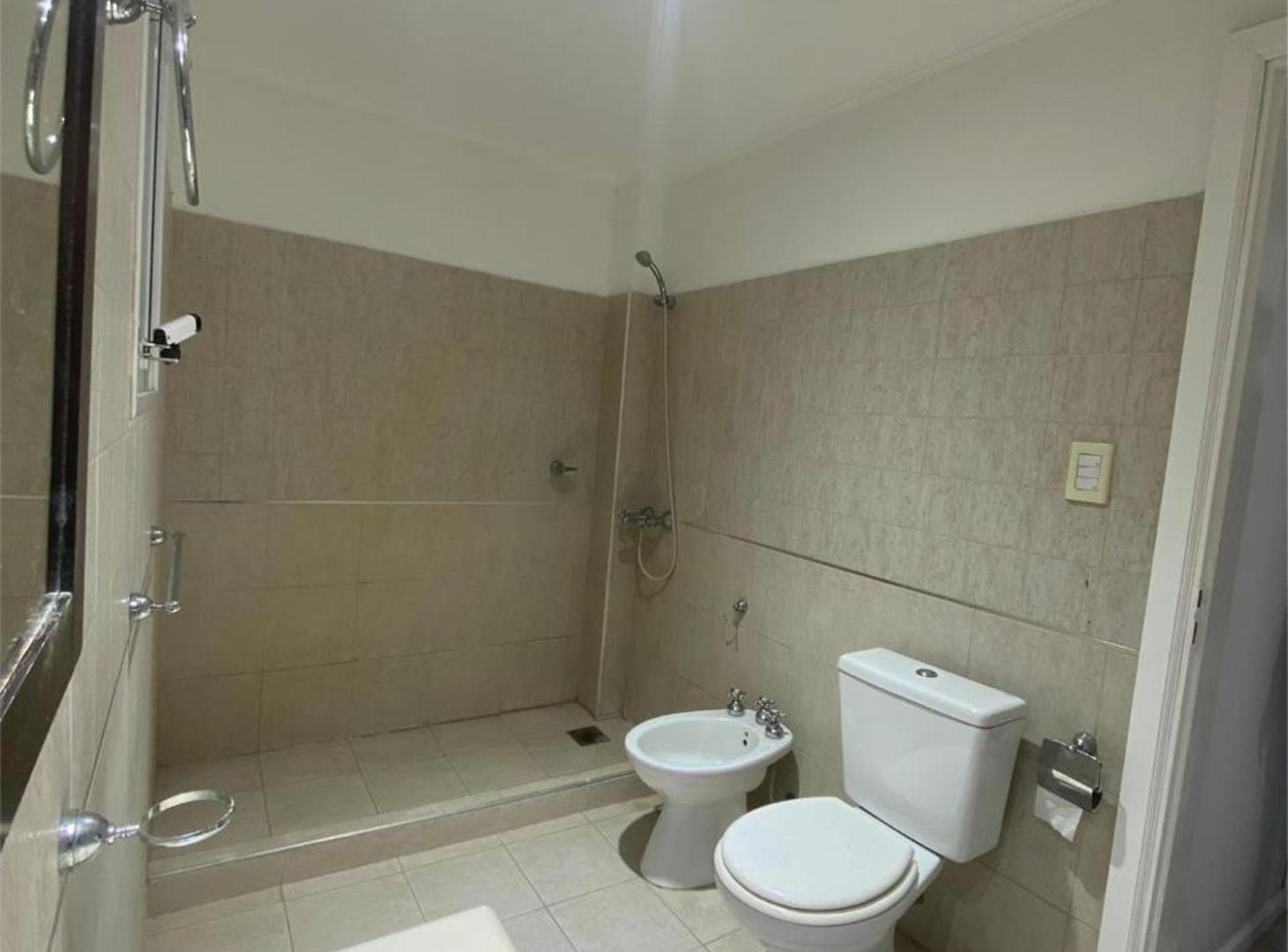 Foto de SE VENDE DEPTO 2 AMB. EN PLENO CENTRO IMPECABLE, imagen 4
