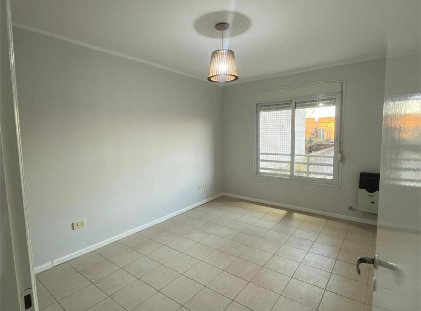 Foto de SE VENDE DEPTO 2 AMB. EN PLENO CENTRO IMPECABLE, imagen 5