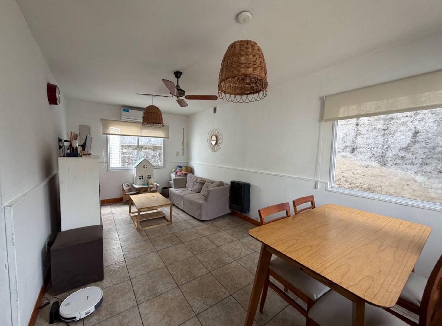 Foto de CASA EN VENTA 2 DORMITORIOS CON COCHERA - CENTRO, imagen 2
