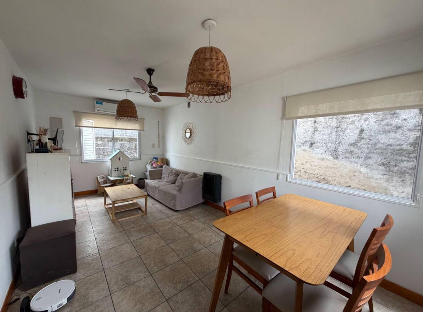 Foto de CASA EN VENTA 2 DORMITORIOS CON COCHERA - CENTRO, imagen 1