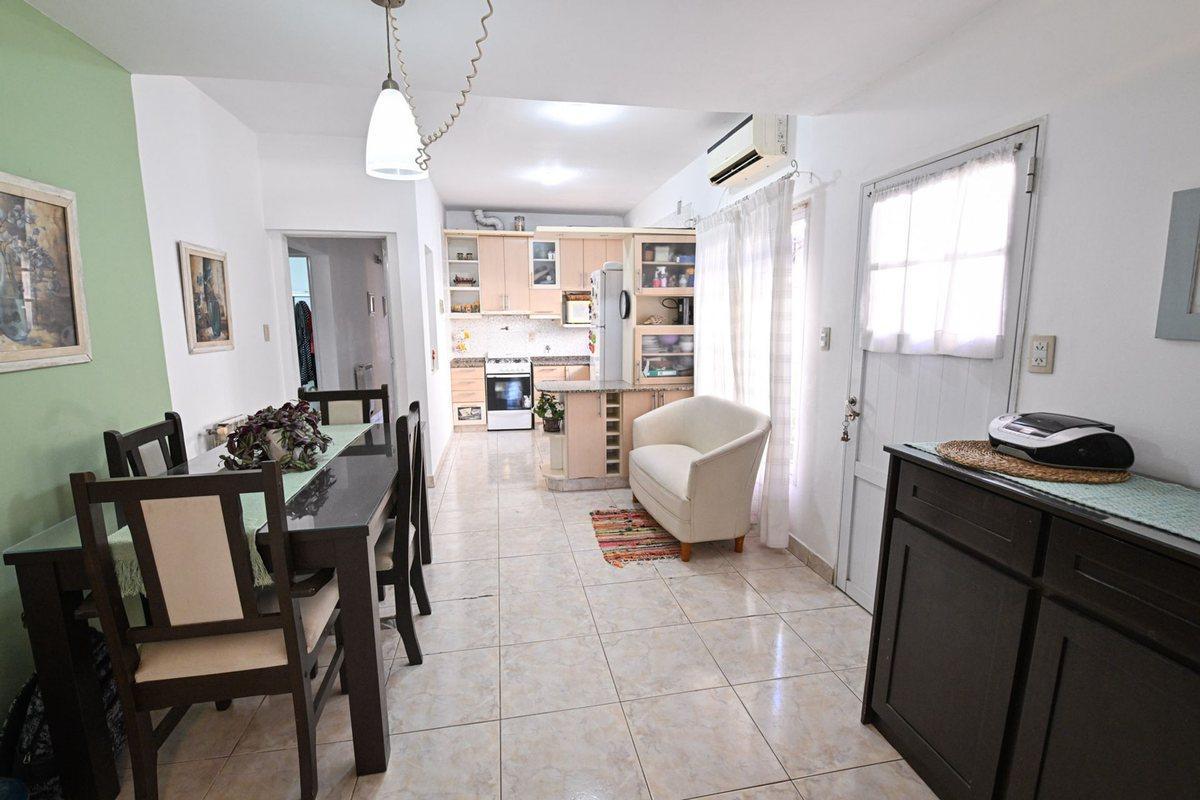 Foto de Venta Casa de 3 Dormitorios + Quincho + Pileta, imagen 3
