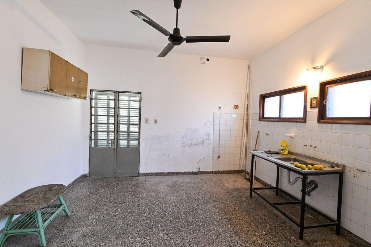 Foto de SE VENDE CASA 2 DORM C/ COCH y JARDIN, imagen 2