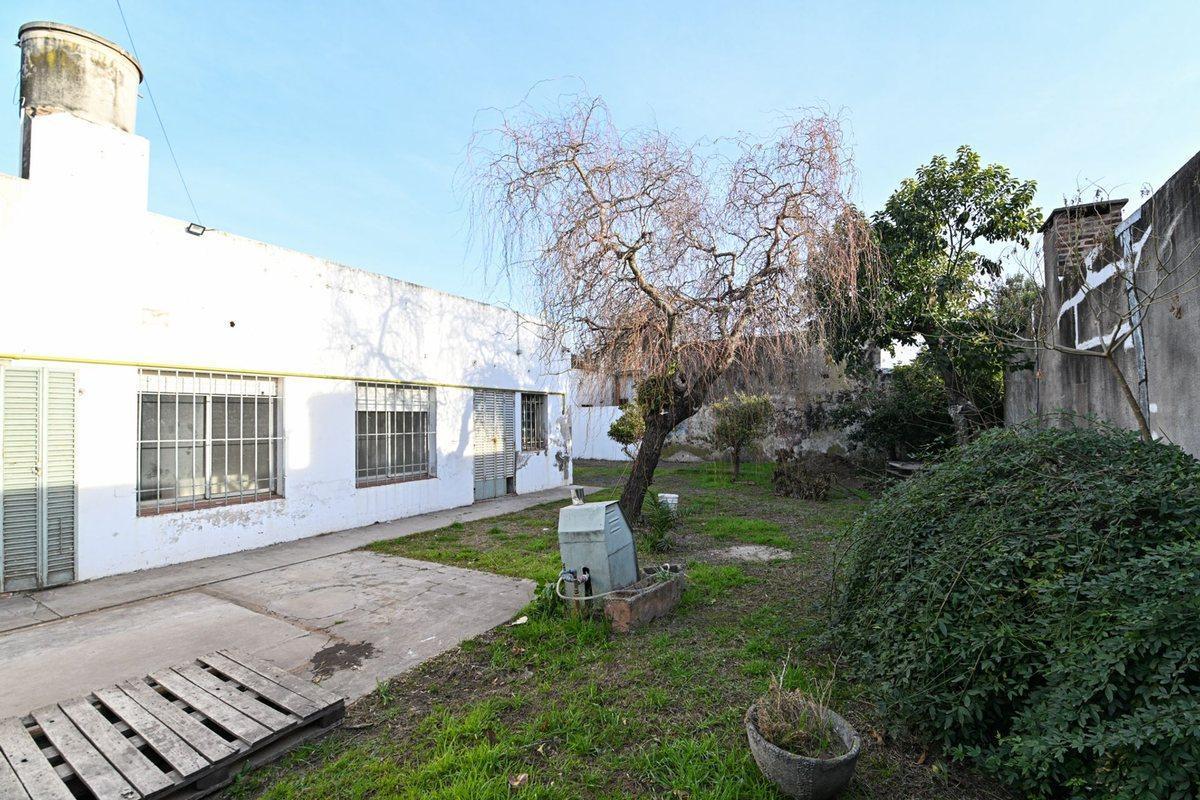 Foto de SE VENDE CASA 2 DORM C/ COCH y JARDIN, imagen 3