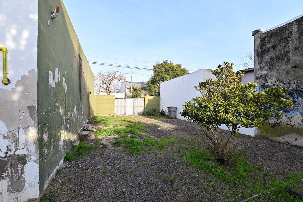 Foto de SE VENDE CASA 2 DORM C/ COCH y JARDIN, imagen 4