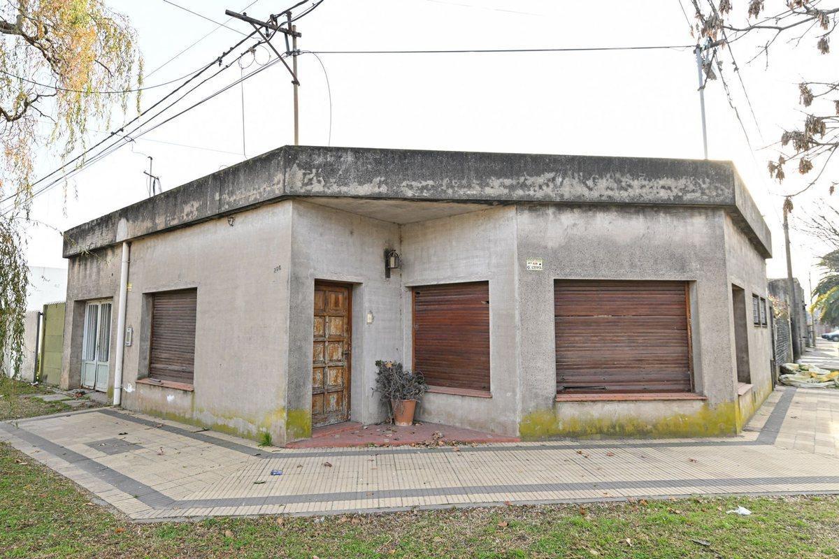 Foto de SE VENDE CASA 2 DORM C/ COCH y JARDIN, imagen 1