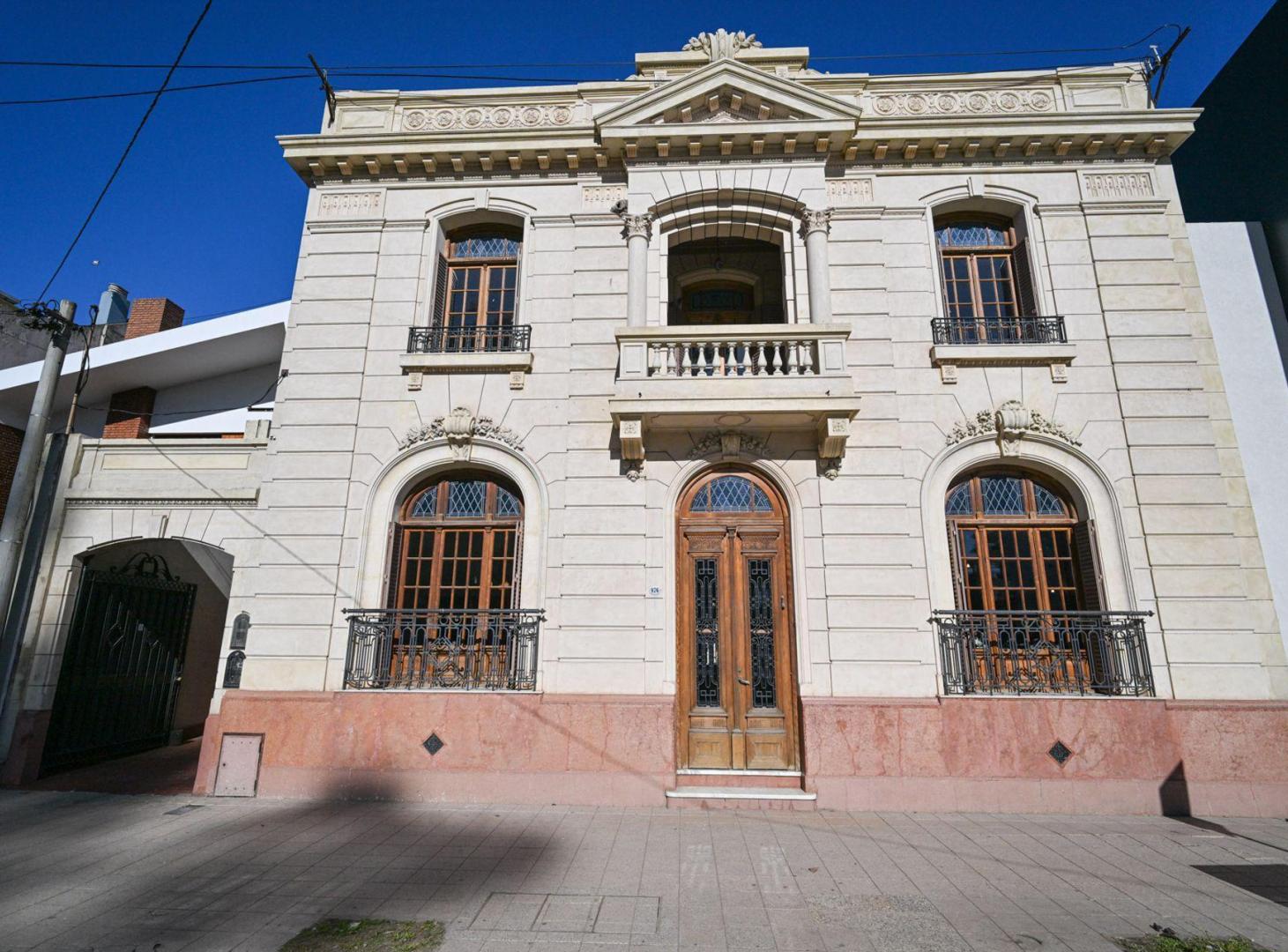 Foto de SE VENDE IMPONENTE CASONA ANTIGUA EN VENADO TUERTO, imagen 1