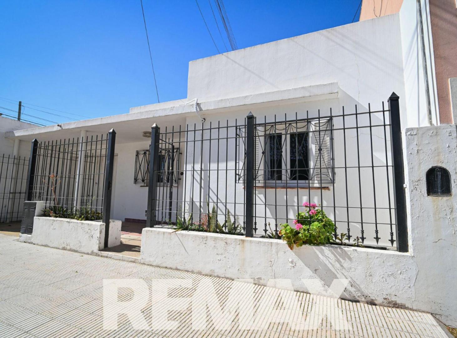 Foto de SE VENDE Casa 2 Dormitorios - Barrio Norte, imagen 1
