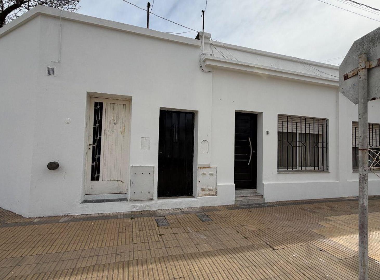 Foto de CASA 2 DORMITORIOS ESQUINA AZCUENAGA Y RIVADAVIA, imagen 4