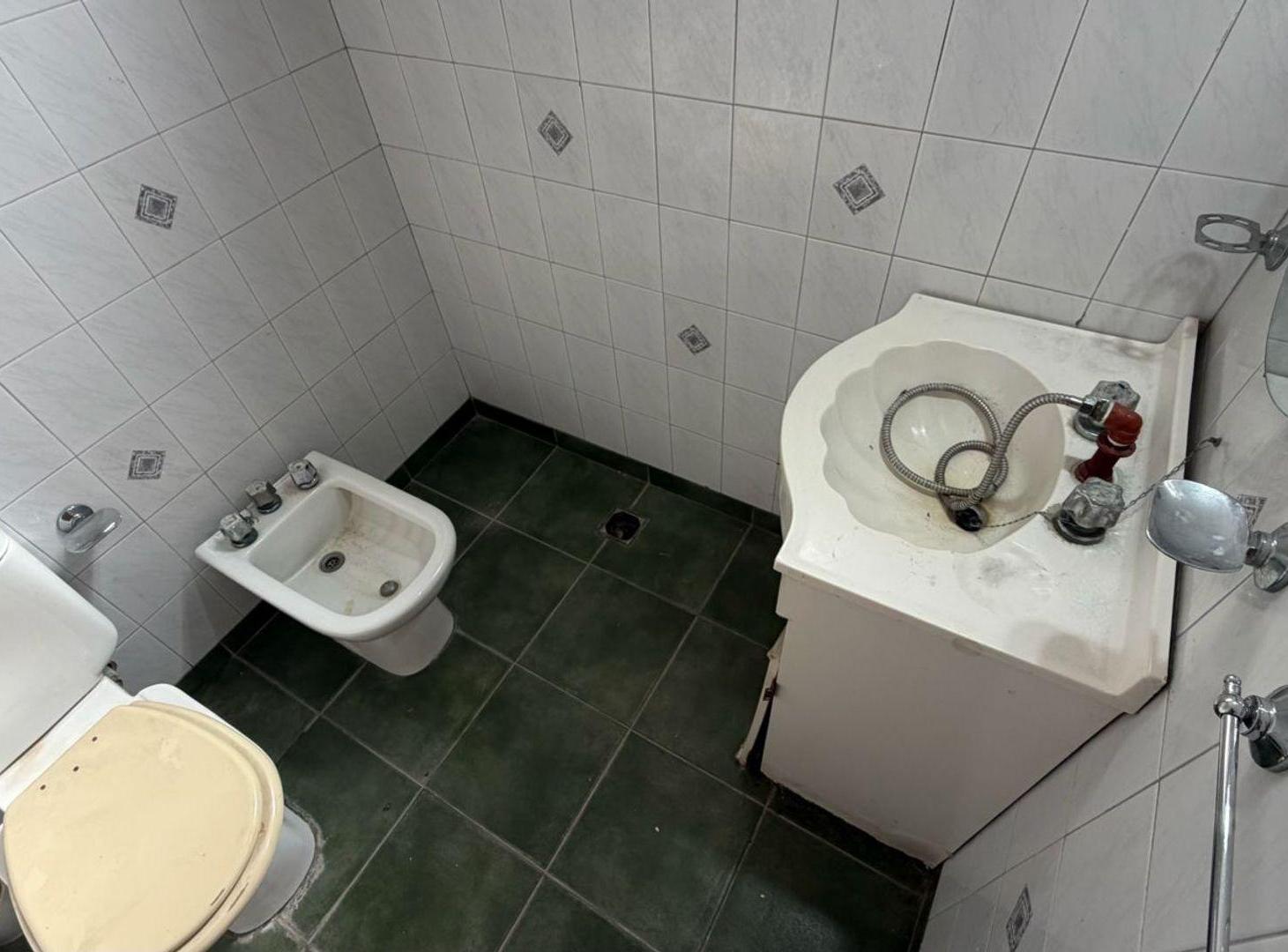 Foto de Se vende casa 3 dormit.+2 plantas, exc. ubic. V.T., imagen 3
