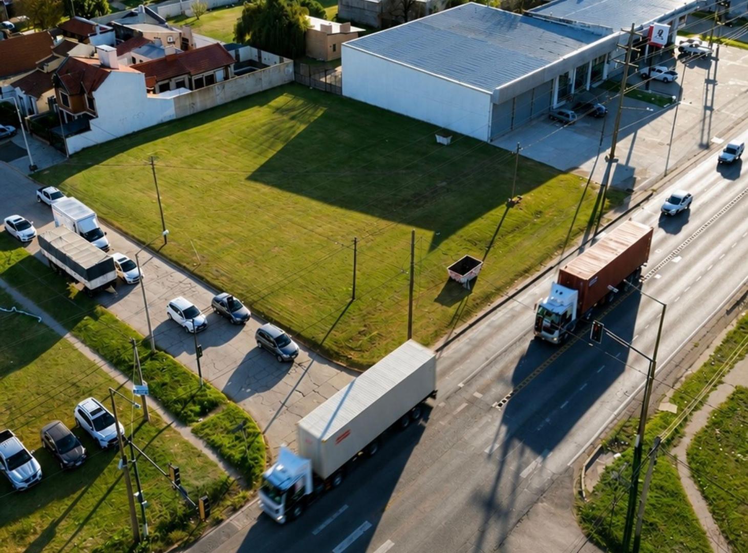 Foto de VENTA LOTE EN ESQUINA SOBRE RUTA 8 +1600 M2, imagen 1