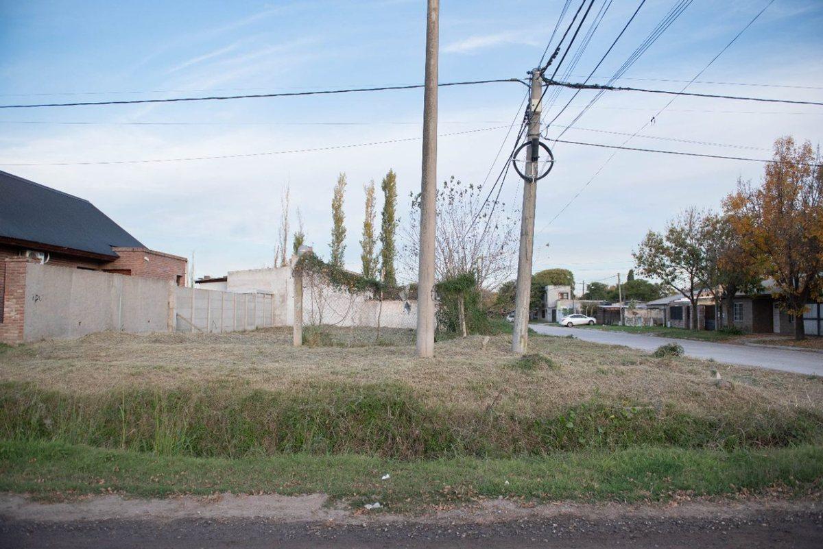 Foto de SE VENDE TERRENO EN ESQUINA: B° MALV. ARGENTINAS, imagen 5
