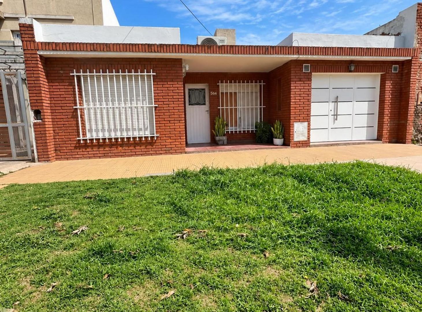 Foto de CASA EN VENTA | CÓMODA Y FUNCIONAL | CON COCHERA., imagen 1