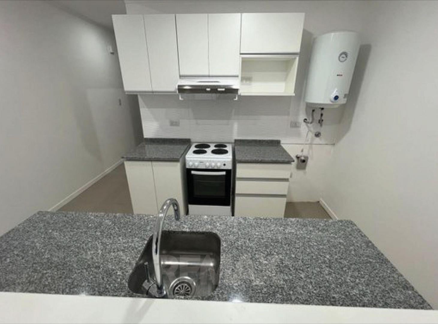Foto de MONOAMBIENTE C/PATIO EN VENTA PLENO CENTRO V.T., imagen 5