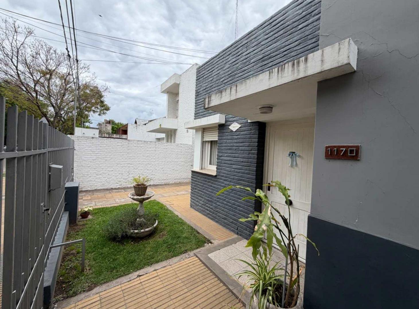 Foto de CASA DE 3 DORMITORIOS CON PATIO Y COCHERA DOBLE, imagen 3