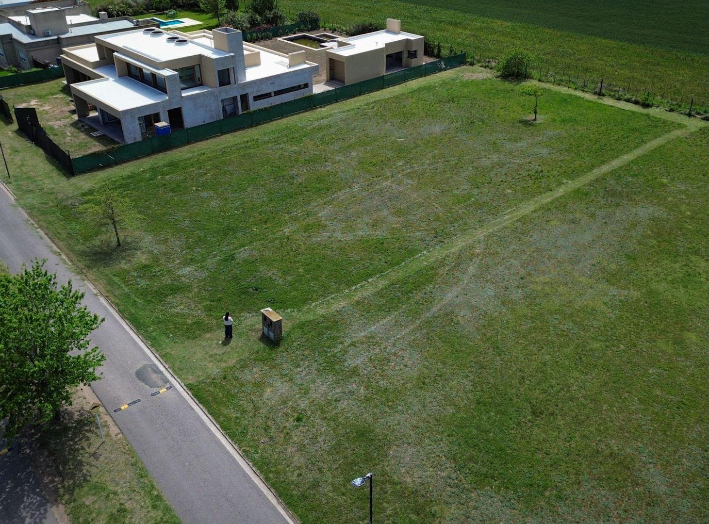 Foto de Remax Tendencia vende lote en Campo Echeverria Vdo, imagen 4