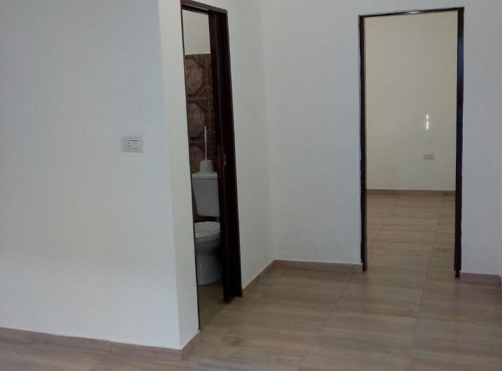Alquiler de departamento en llavallol sobre avenida, zona centrica. 1