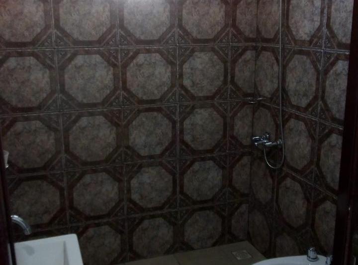 Alquiler de departamento en llavallol sobre avenida, zona centrica. 3