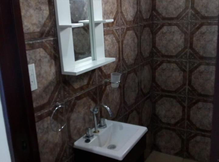 Alquiler de departamento en llavallol sobre avenida, zona centrica. 4