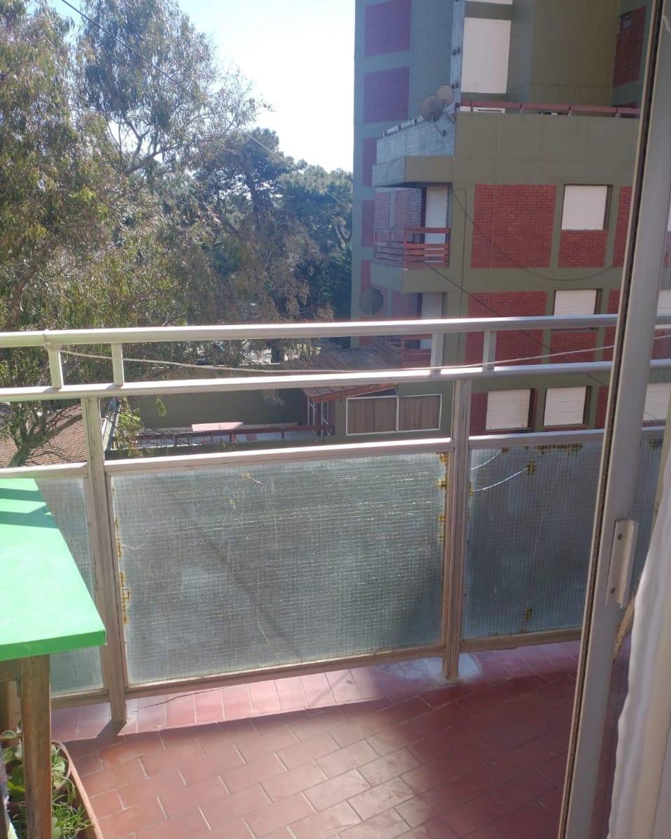 Vendo 2 Amb. Al Frente con Gas Natural Zona Centro 3