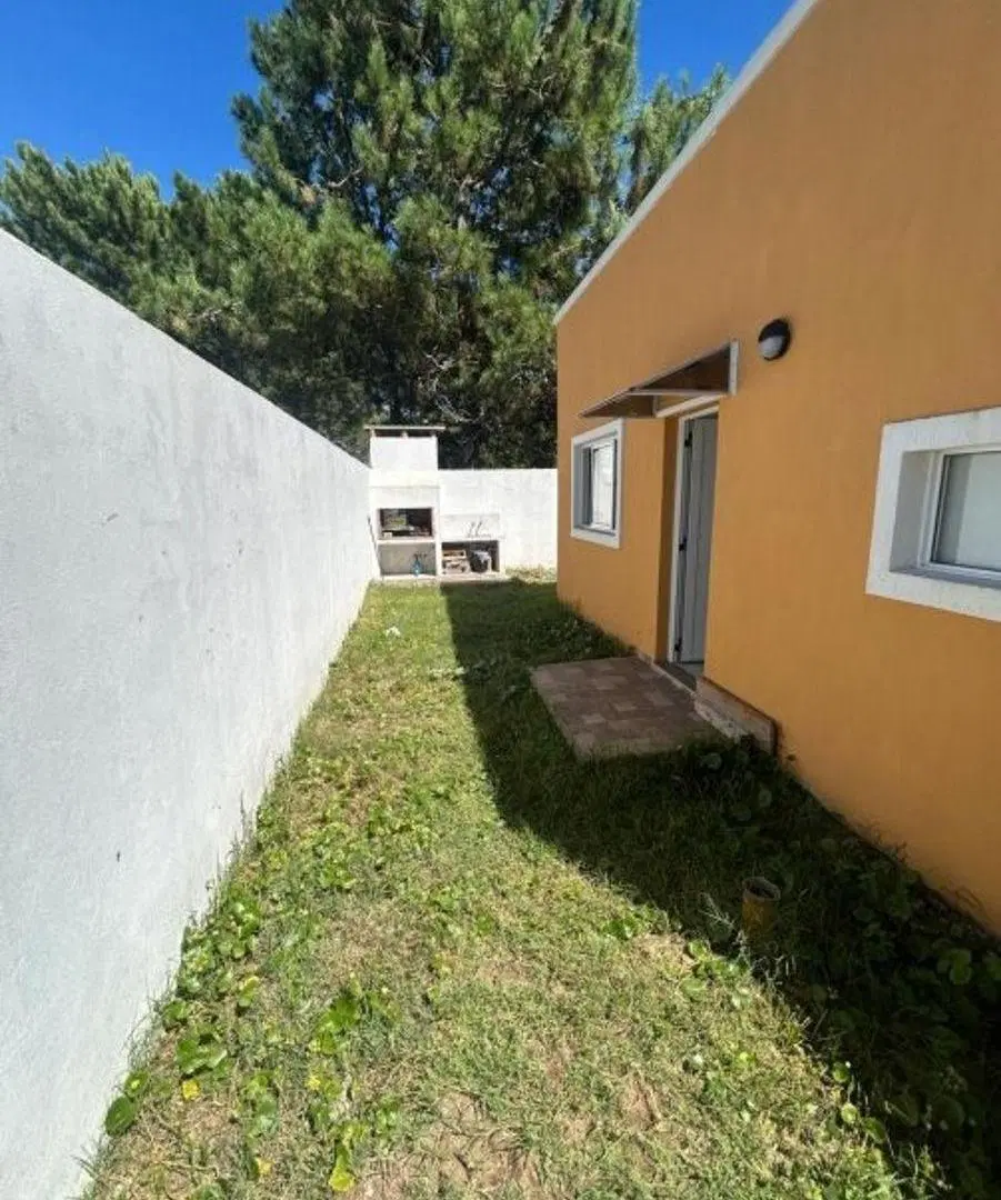 PH en Planta Baja - Casa tipo Chalet , con espacio guardacoche y parrilla sobre AMPLIO LOTE 3