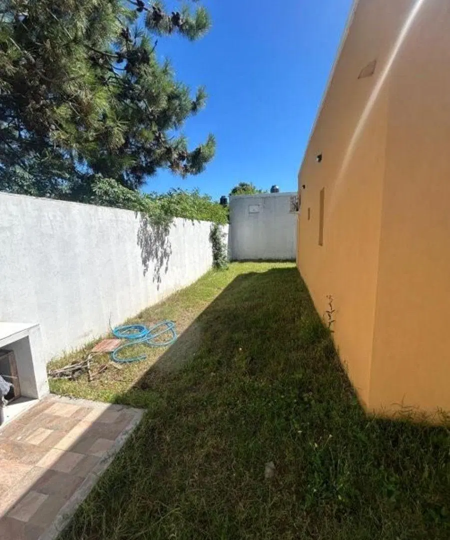 PH en Planta Baja - Casa tipo Chalet , con espacio guardacoche y parrilla sobre AMPLIO LOTE 4