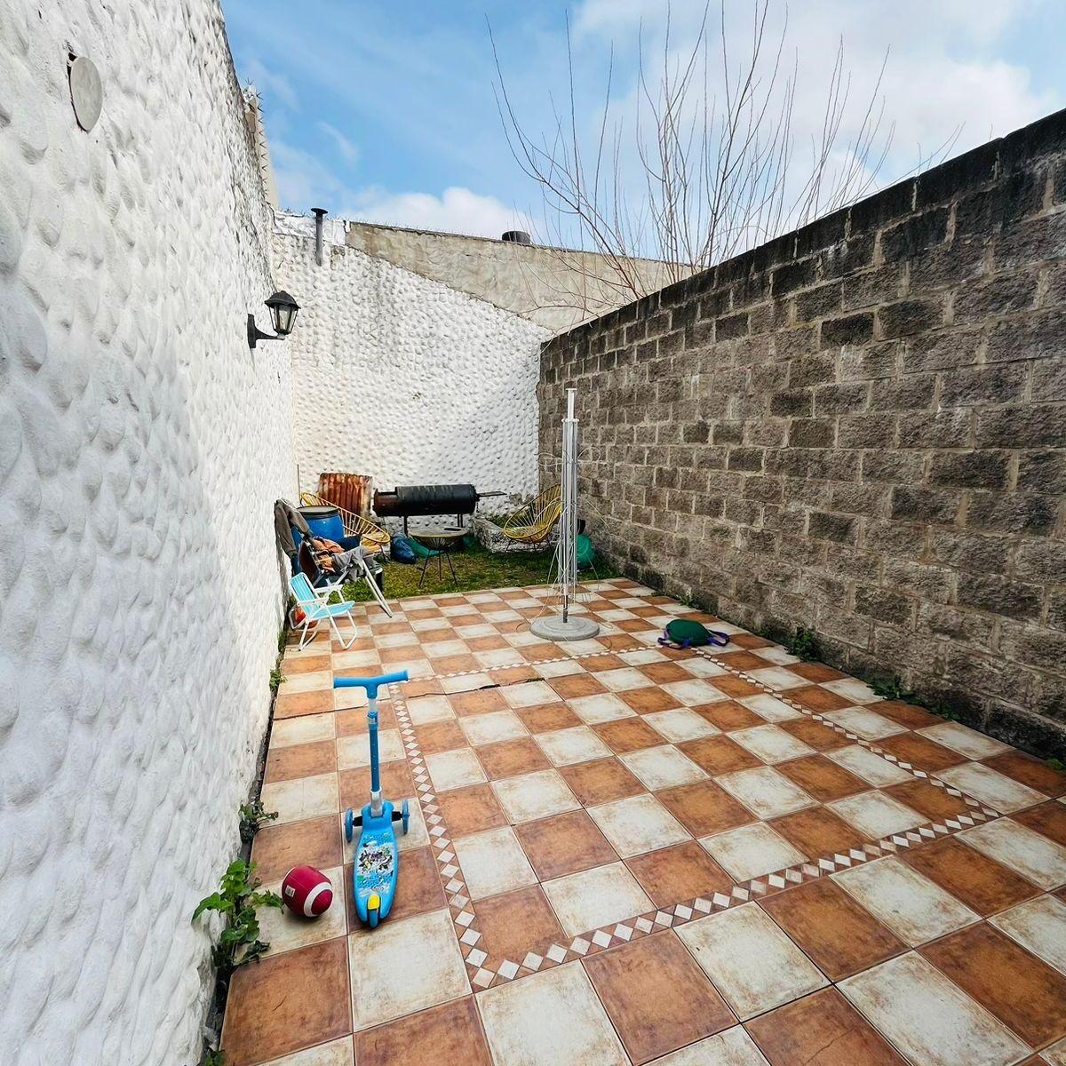 Venta Amplio PH Interno Lanus Oeste 2
