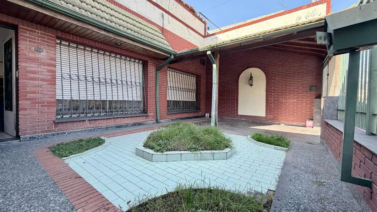 VENTA CASA 4 AMBIENTES VALENTIN ALSINA 3