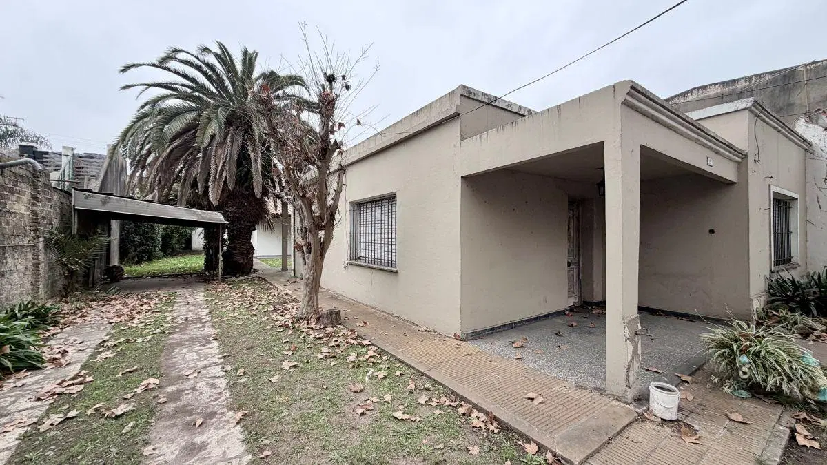 VENTA DE DOS PROPIEDADES SOBRE LOTE DE 13X 39 TEMPERLEY 8