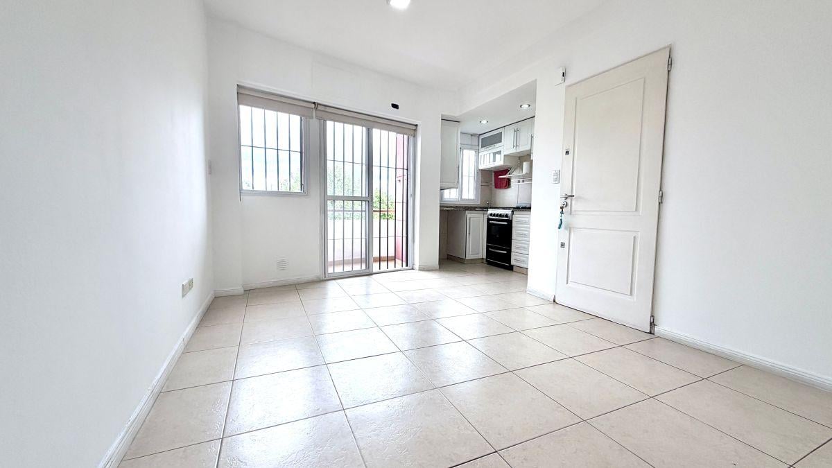 Foto de ALQUILER DEPARTAMENTO SEMIPISO 2 AMBIENTES CON COCHERA LANUS ESTE, imagen 4
