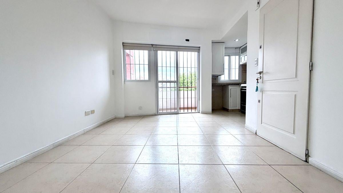 Foto de ALQUILER DEPARTAMENTO SEMIPISO 2 AMBIENTES CON COCHERA LANUS ESTE, imagen 5