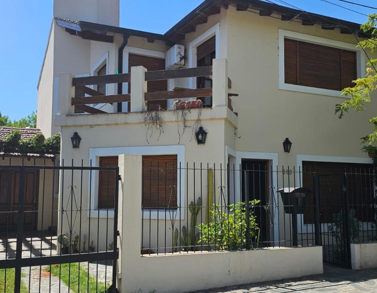 Venta Casa Zona Turistca 4 Dorm. + Oficina 1