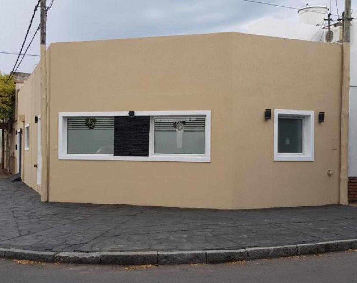Venta Casa Semicentrica 2 Dorm. 5