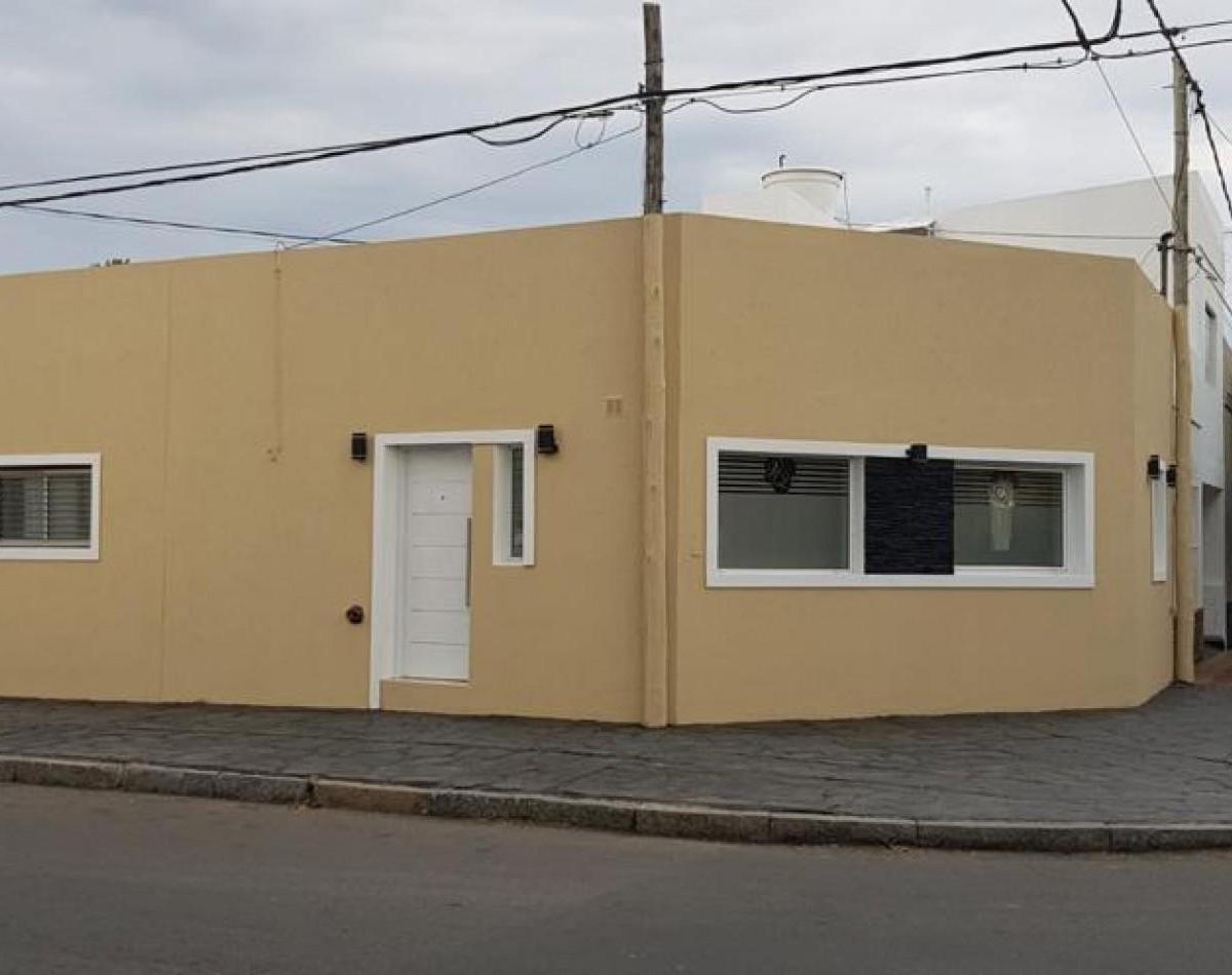 Venta Casa Semicentrica 2 Dorm. 2