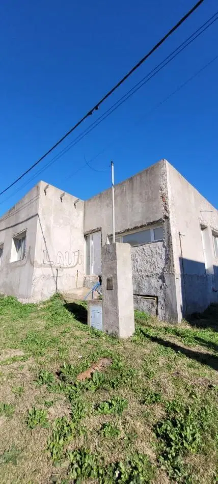 VENTA CASA A TERMINAR 3 DORMITORIOS UNO EN SUITE 4