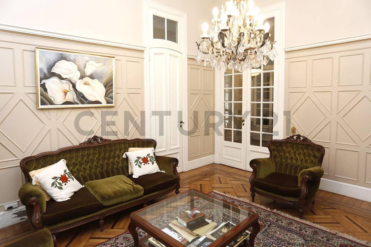 Century 21 Vende Hermosa Casa, Estilo Petit Hotel, en Lote Propio. Tiene Más de 6 Ambientes Ampl. 2