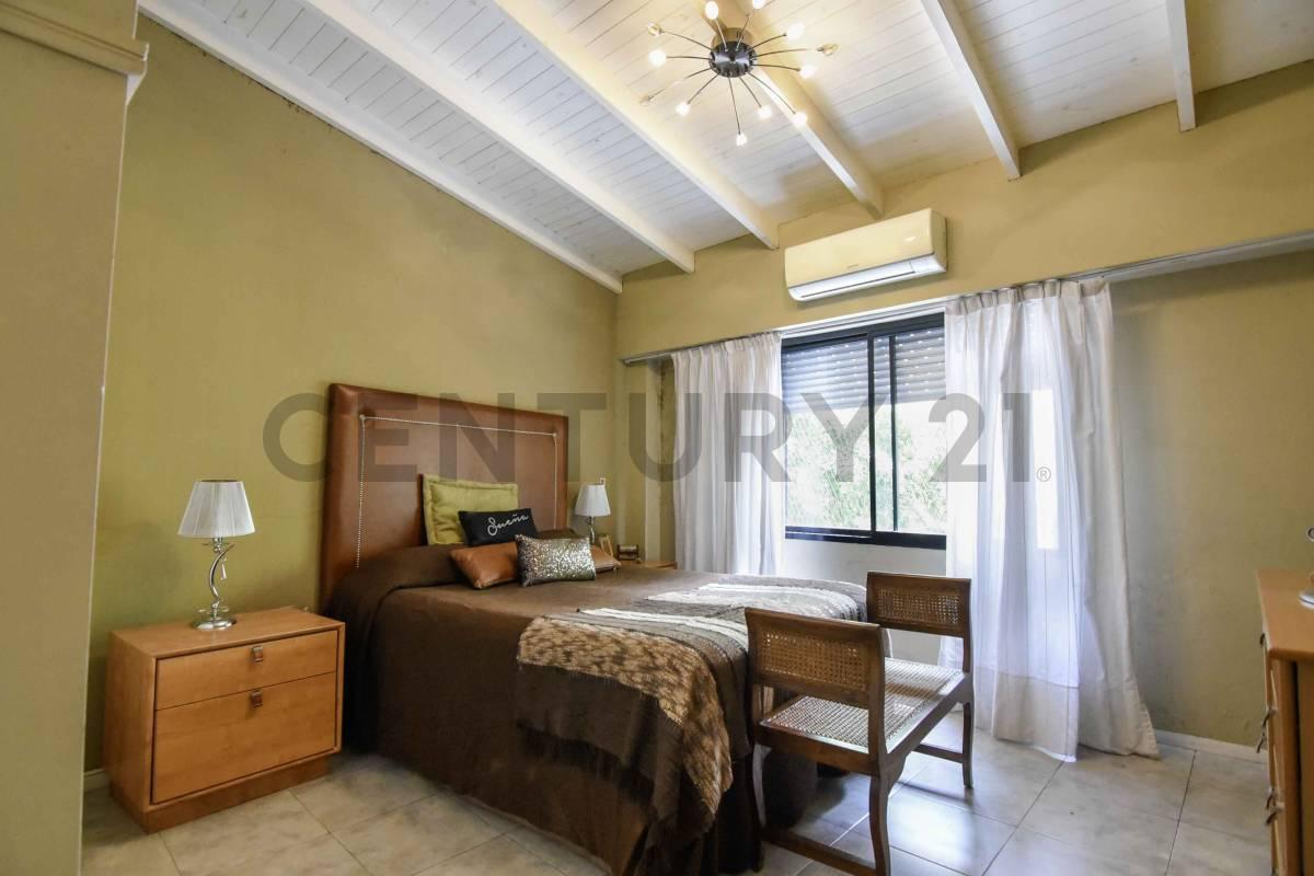 Venta Casa Lote Propio con Patio, Terraza y Parrilla en Caballito Sur 1