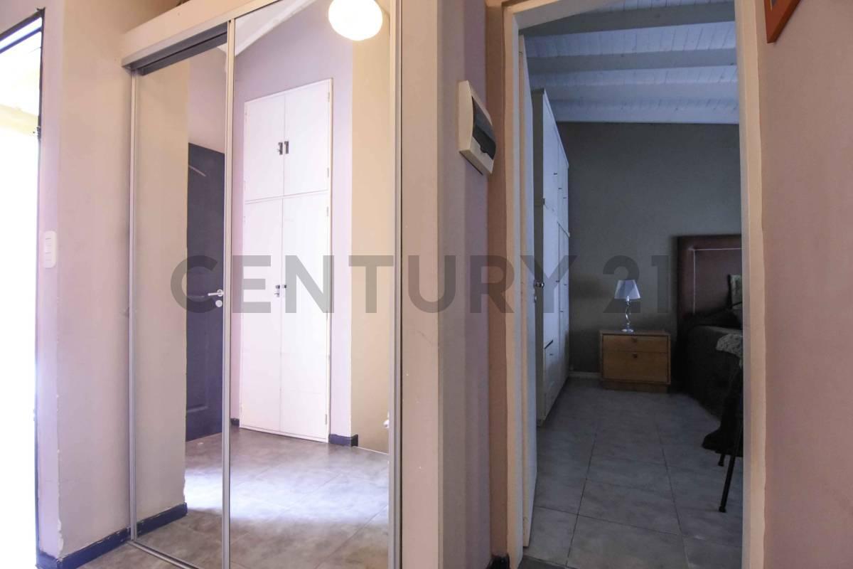 Venta Casa Lote Propio con Patio, Terraza y Parrilla en Caballito Sur 2