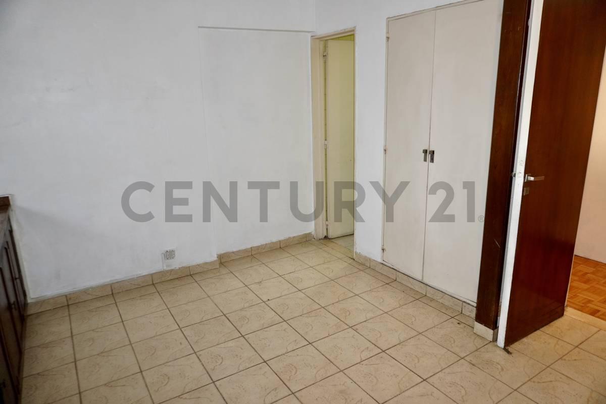 Venta Departamento 4 Amb. Frente Balcón Terraza Apto Profe con Cochera Apto Crédito Flores Norte. 4