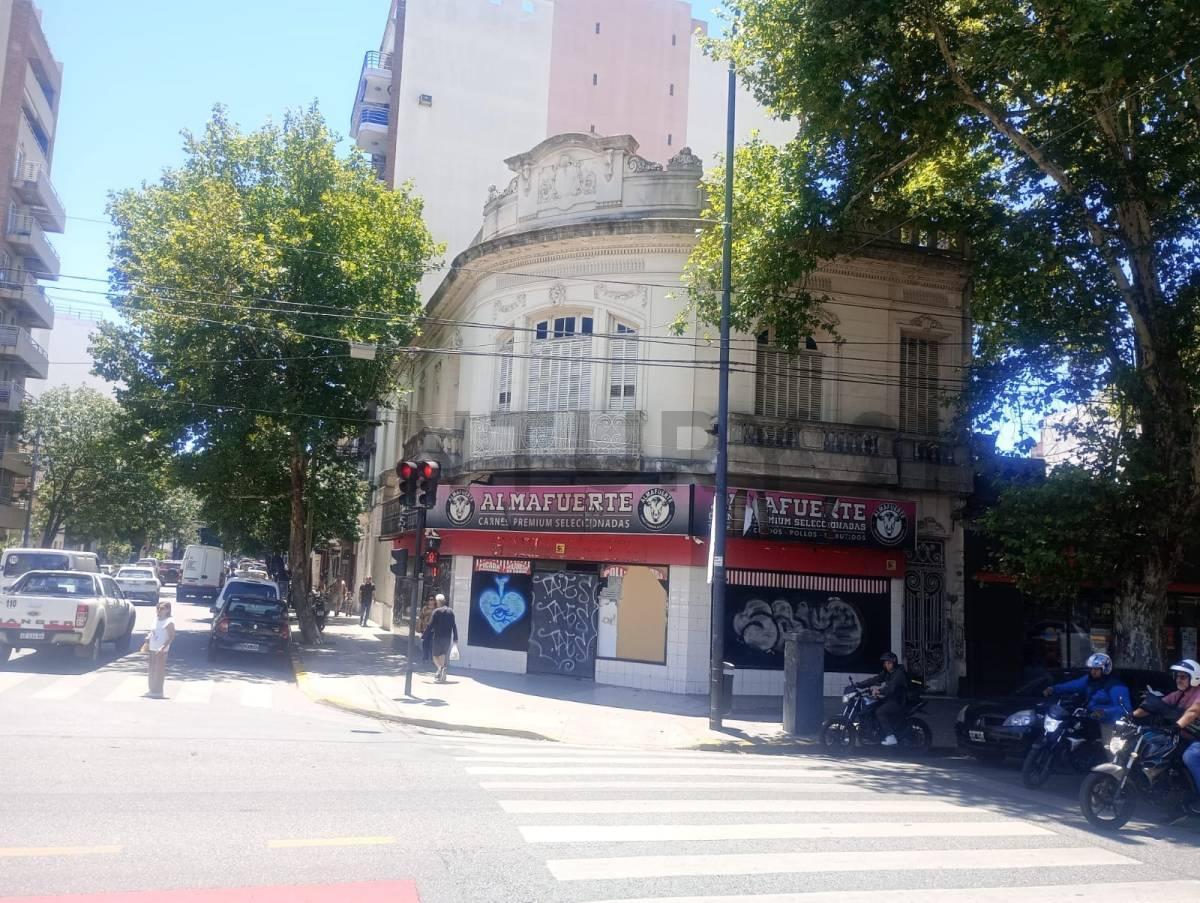 VENTA LOTE CASA  LOCAL  SOBRE EXCELENTE ESQUINA EN PATERNAL