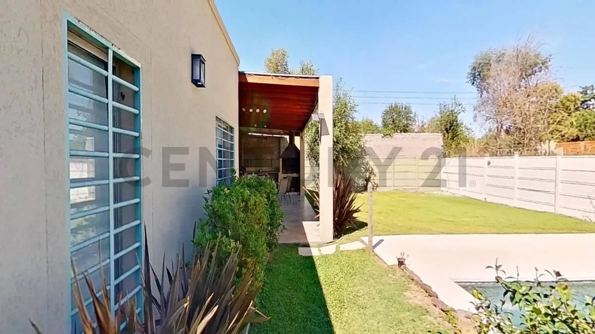 Casa con Parque y Pileta 3