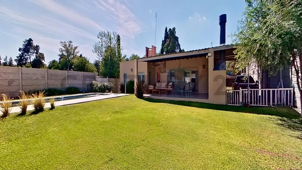 Casa con Parque y Pileta 5
