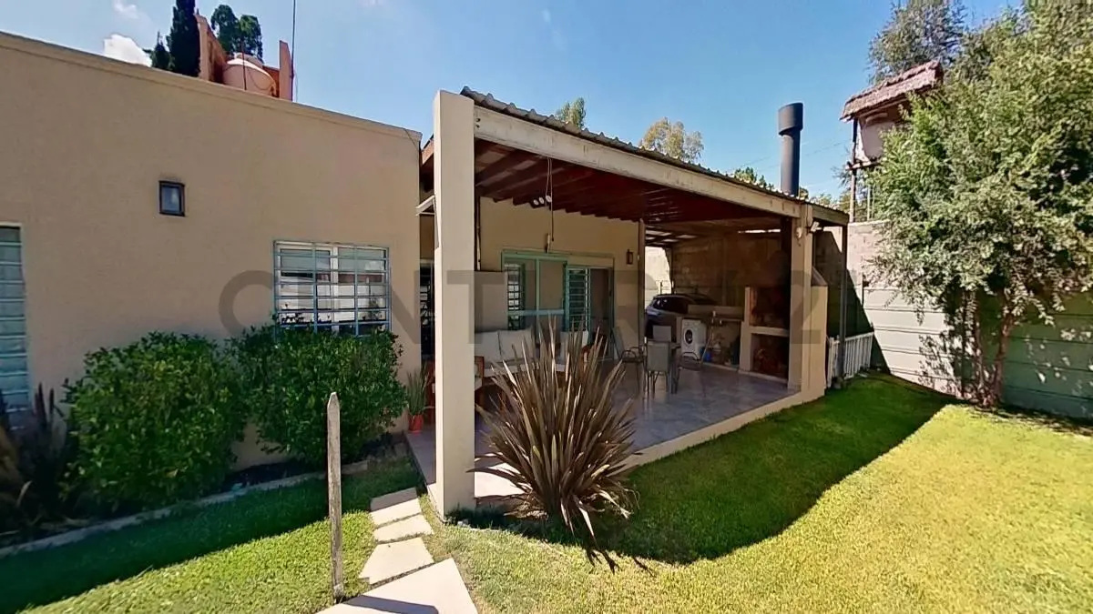 Casa con Parque y Pileta 4