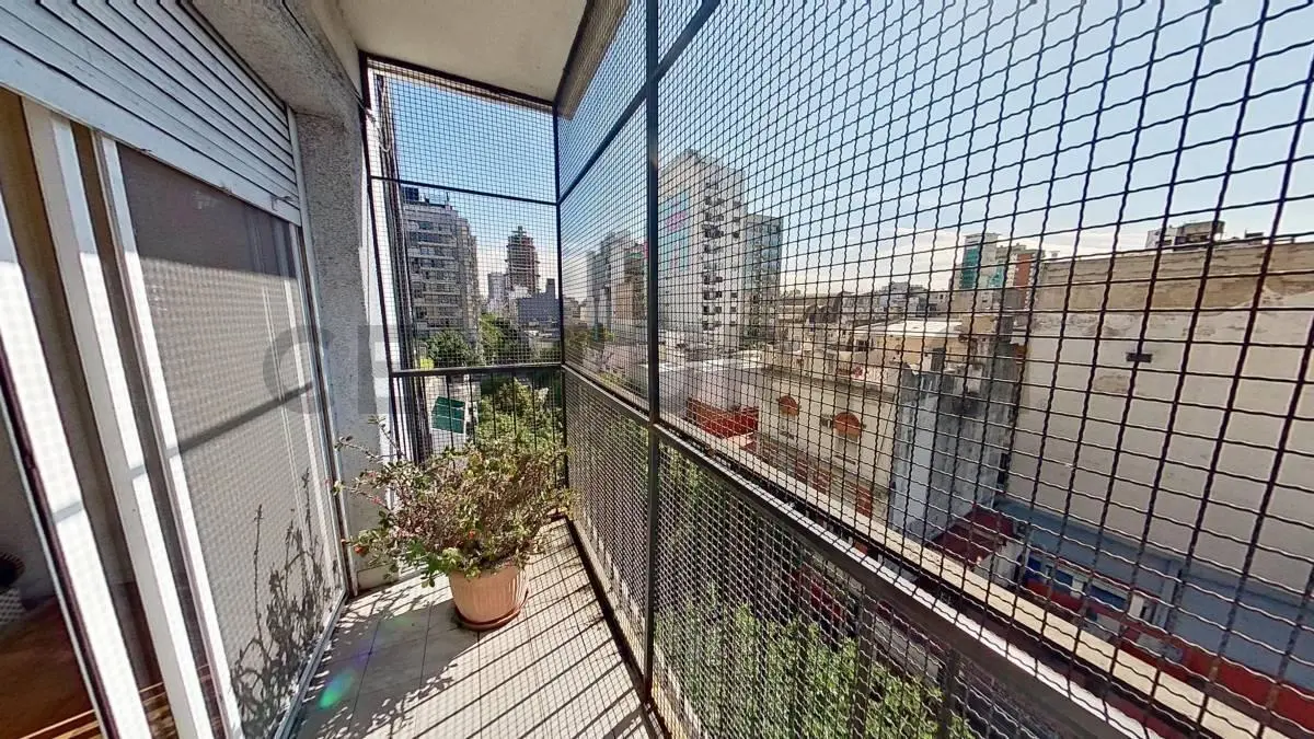 VENTA DEPARTAMENTO 3 AMBIENTES AL FRENTE CON BALCON LUMINOSO ZONA ABASTO 5